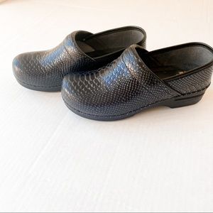 Dansko XP Black Snakeskin Stapled Leather Clogs Size 41